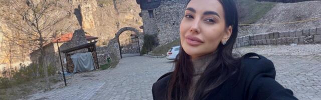 "Suze su mi same krenule": Kaća Grujić obilazi manastire na Kosovu i Metohiji (FOTO)