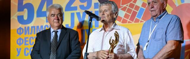 Svečano otvoren 54. Filmski festival u Sopotu: Ekipe legendarnih filmova stigle u fijakerima (foto)