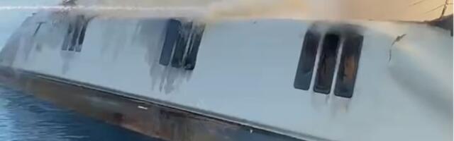 Vatrena stihija guta brod na Jadranu! Objavljen snimak, na brodu bilo i putnika