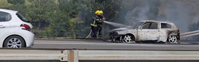Izgoreo automobil na auto-putu kod Aleksinca