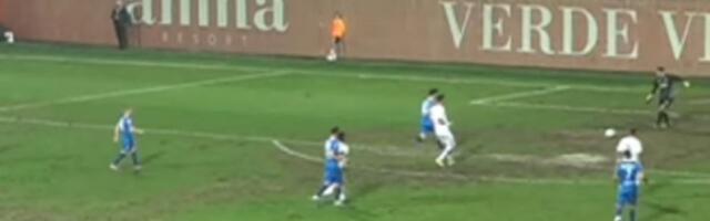 Ovo je najkomičniji gol sezone, šta se ovde dogodilo, scena obilazi svet, a sve dolazi iz komšiluka!