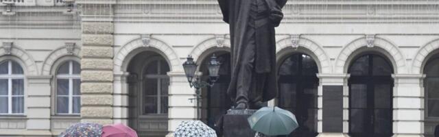 Policija u centru Novog Sada, studenti pozvali na skup u 18.30 ispred Srpskog narodnog pozorišta