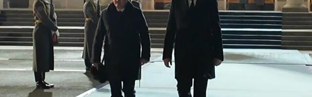 VUČIĆ ZAVRŠIO POSETU KAZAHSTANU: Premijer Bektenov ga ispratio na aerodrom u Astani