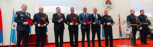 Dragan Vasiljević na Danu policije Republike Srpske u Banjaluci: Direktor policije Srbije primio priznanje "Zlatni znak policije"