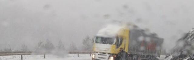Опрез у вожњи због снега, забрана за шлепере у вишим пределима
