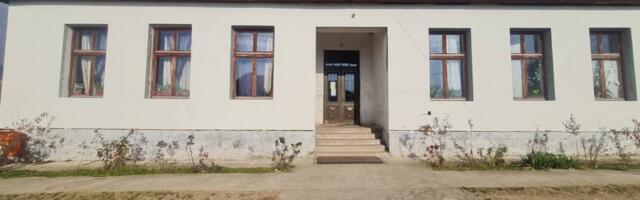 Učitelji i vaspitačica isturenog odeljenja Osnovne škole “Branko Radičević” u Lopardincu pozvali donatore da školskoj biblioteci doniraju knjige