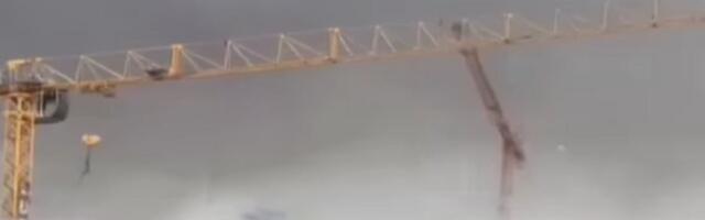 Nevreme razorilo Beograd: Pao kran, leteo krov, ploča na Slaviji pala na devojku... (FOTO/VIDEO)