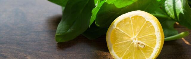 Jednom kada probate limun i spanać zajedno, jedna važna stvar u telu se menja: Prestaje da gubi OVO