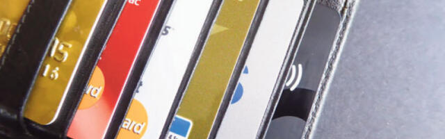 Ко забрањује кредитне картице пензионерима изнад 75 година