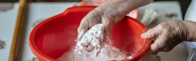 Hrskav spolja, a mekan iznutra: Kad jednom probate ovo pecivo zaboravićete na pekaru, beli luk mu daje poseban šmek