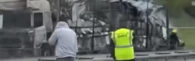 Izgoreo kamion na auto-putu (video)