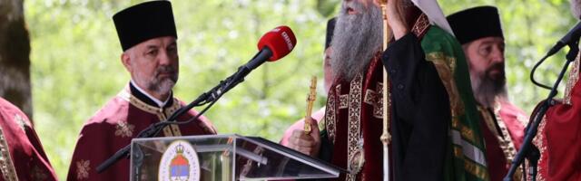 "OVA ZEMLJA JE NATOPLJENA LJUDSKIM SUZAMA I KRVLJU, ALI I OSVEĆENA MOLITVOM" Patrijarh Porfirije održao besedu žrtvama ustaških zločina i genocida u Jasenovcu
