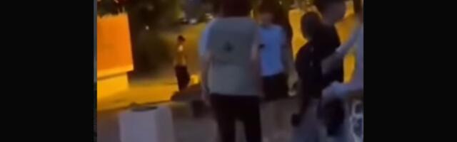 Haos na Petlovom brdu! Žena i muž metlom nasrnuli na decu: "Sad vičeš da si maloletan?!"