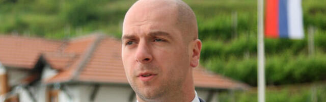 "SAMO UJEDINJENI MOŽEMO DO SVIH DESET MANDATA"! Veliki skup Srpske liste u Gornjem Kuscu! (VIDEO)