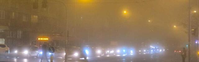 Vozači oprez! Magla i odroni na sve strane, ovo su najrizičnije lokacije danas