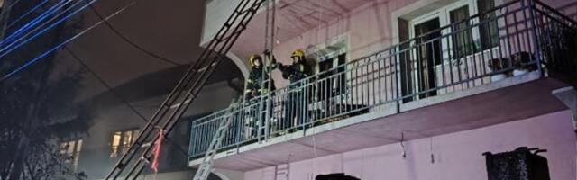 Gorela kuća na Zvezdari: Vatrogasci spasili 3 osobe
