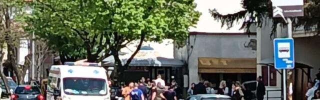 Ima povređenih: Teška saobraćajna nesreća u centru Prokuplja, sudar motocikla i automobila