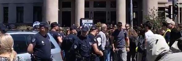 UZDRŽITE SE OD NEPRIJAVLJENIH OKUPLJANJA! MUP se oglasio zbog blokaderski incidenata kod Pravnog: Poštujte zakone! Pozivamo fakultete da doprinose očuvanju mira