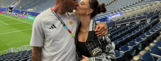 PREKO OGRADE PA PRAVO U ZAGRLJAJ! Zorannah i Eloj pokazali koliko su zaljubljeni, fanovi oduševljeni (FOTO)