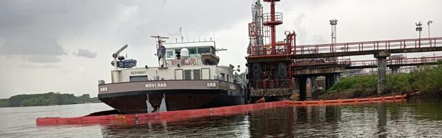 Pokrajinska inspekcija: Izlilo se gorivo sa barže u luci Rafinerije nafte Pančevo