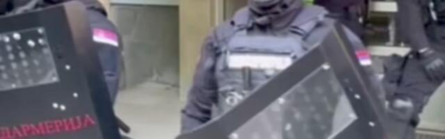 Žandarmerija prekinula blokadu suda u Nišu, priveden veteran, studenti i građani otišli ispred Policijske uprave