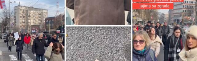 Glumci gađani jajima dok su ispred RTS pružali podršku studentima DUNP-a (VIDEO)