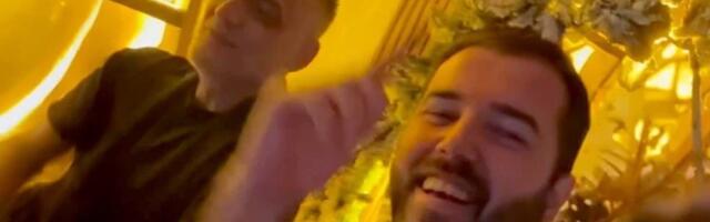 Zajedno dočekuju Novu godinu: Evo kako se Čeda Jovanović i njegov prijatelj provode (VIDEO)