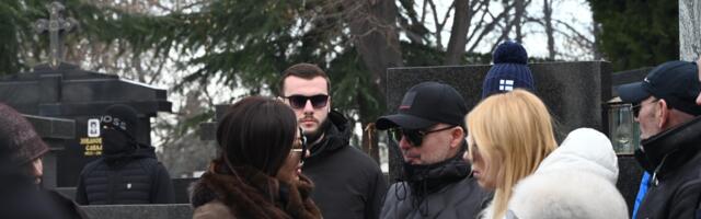 VELJKO I ANASTASIJA NISU NA OČEVOM POMENU, svi ih tražili pogledom, a evo šta je razlog njihovog odsustva (VIDEO)