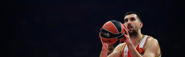 Bum - Dobrić sa pola terena! Spektakularan potez Zvezdinog kapitena u "Pioniru" (VIDEO)