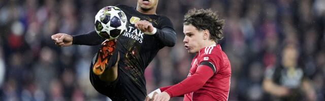 LIVERPUL – PSŽ Ekitike se okliznuo, pa ga izneli na nosilima: Salah i Kerkez umalo oživeli Redse! /VIDEO/