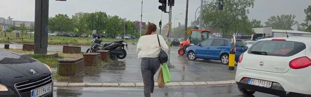 Ovo nismo očekivali, bežao je kako je ko stigao! Pogledajte kako se pljusak obrušio na Beograd