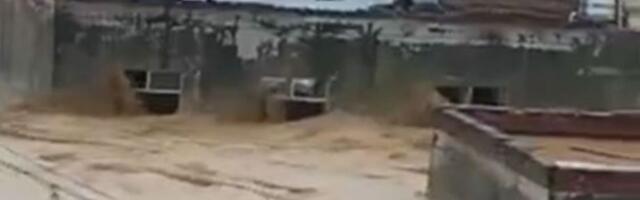 Zastrašujuće poplave u Kini: Tajfun doneo smrt i razaranje, šire se jezivi snimci (VIDEO)