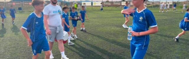 'SRCEM U IGRI' Inkluzivni kamp koji ujedinjuje mališane kroz sport održan sedmi put za redom! FK 'Deki 5' okupio veliki broj učesnika! (FOTO)