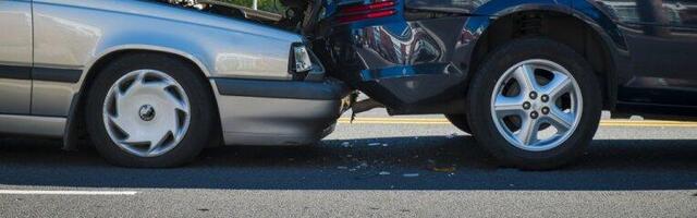 MORTUS PIJAN SE ZAKUCAO U BMW! U kolima mu pronađena i DROGA!