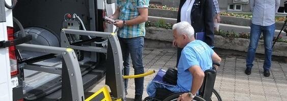 Specijalizovano vozilo JOŠ OD JUNA U KVARU: Imaju li osobe sa invaliditetom alternativu kao putnici u sistemu javnog transporta?
