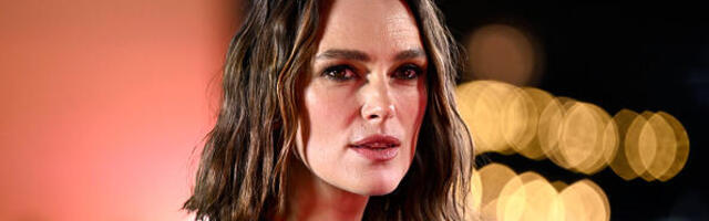 Podcenjeni glamur Kire Najtli: 6 komada odeće iz serije Black Doves koje vredi posedovati