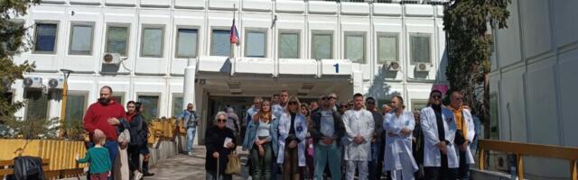 Deo radnika Doma zdravlja Niš održao skup – iskazali protest protiv svih crvenih linija koje je vlast prešla