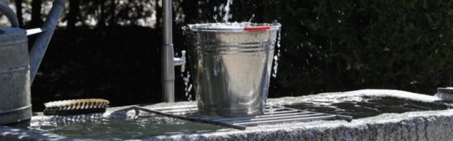 JEDNA KOFA, MALO VODE I ZABAVA MOŽE DA POČNE!