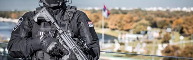 ALBANCI PALI NA ADMINISTRATIVNOM PRELAZU: Imaju samo 23 i 25 godina, a u kombiju su krili tovar vredan MILIONA