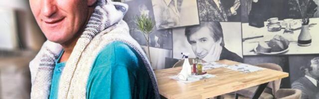 OVO JE ČUVENA TOMINA PLJESKAVICA! Specijalitet od 550 gr mesa, ljute papričice, šunke, kravljeg sira, šunke... Košta 800 dinara, a tu je salata i čuveno vino