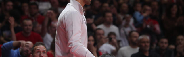 Novak Đoković i Janis gledaju crveno-bele u Evroligi: Videli su kako Bodiroga uručuje nagradu Bugarinu