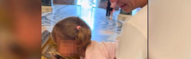 "UDALA SE ZBOG PARA" Javnost je brujala o braku pevačice sa 30 godina starijim - ne žive pod istim krovom! Sad podelila molitvu: Neka moje srce zauvek pamti...
