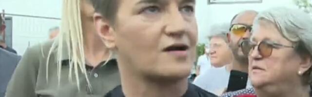 BRNABIĆ SRDAČNO DOČEKANA U LEŠTANIMA, OVAKO IZGLEDA UJEDINJENA SRBIJA! Komentarisala navode da ju je Paunović tužila: "Njihova sramota! Alal im broj 2 na listi"