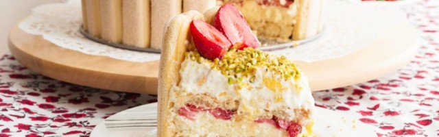 Ubedljivo najbolja torta sa jagodama - ovaj recept je hit sezone našeg omiljenog voća
