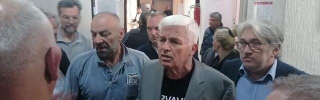 Privatno obezbeđenje sprečavalo odbornike da uđu u salu