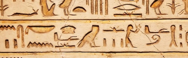 U egipatskim piramidama je pronađen bumerang, a u Australiji 300 hijeroglifa koji zbunjuju naučnike.