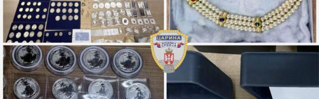 Velika zaplena na Preševu: U automobilu kolekcija dragocenosti vredna više od 30.000 evra i droga