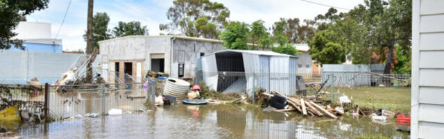 Циклон у Аустралији разорио економију, туристички радници остају без посла