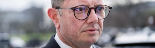 "NE MOGU DA GA POMERE KOLIKI JE": Kongresmen otkrio da američka vojska poseduje OGROMAN NLO OBJEKAT! Niko ne zna ODAKLE potiče (FOTO)