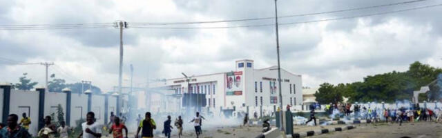 EKSPLOZIJE I PUCNJAVA KOD GLAVNE VOJNE BAZE! Vojska blokirala puteve, na ulicama je opšti haos (VIDEO)